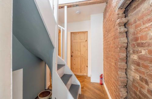 Windsor House | Cosy 2-Bed Cottage, close to Windsor and Legoland