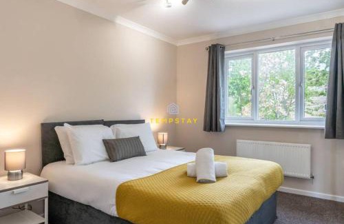 Langley Marish House | COSY 2 BED & FREE PARKING. NEAR HEATHROW/PINEWOOD