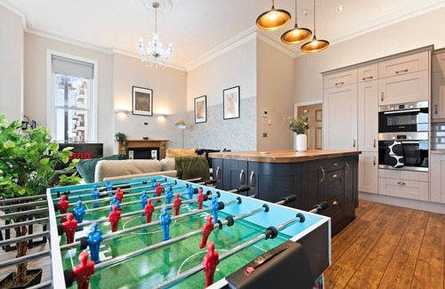 Worthing Apartment | Cosy 2 bed in Worthing - Sea Views - Balcony