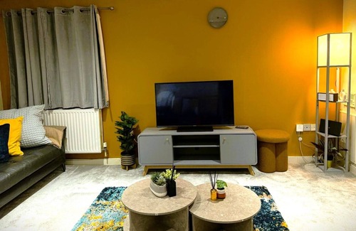 Stevenage Apartment | Cosy 2 Bedroom Apartment in Stevenage SG1 Hertfordshire Free Parking Sleeps 5