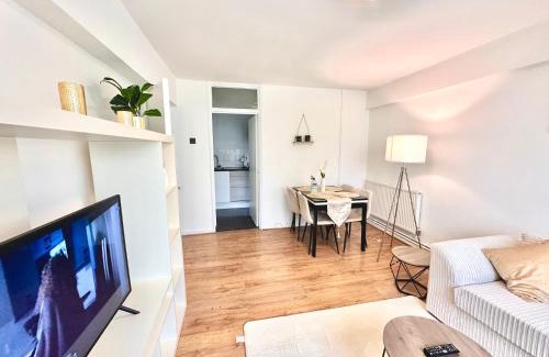 Hoxton Apartment | Cosy 2 Bedroom Apartment London Shoreditch with Great Transport Links