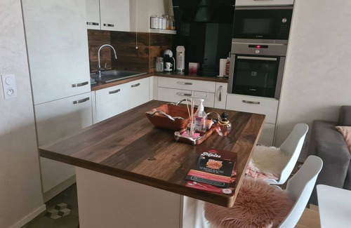 Le Blanc-Mesnil Apartment | Cosy 2-bedroom apartment, parking available and 20 minutes by train from central Paris.