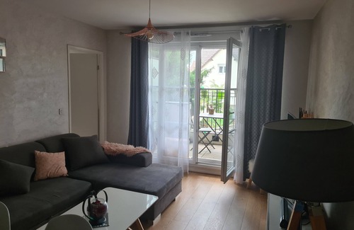 Le Blanc-Mesnil Apartment | Cosy 2-bedroom apartment, parking available and 20 minutes by train from central Paris.