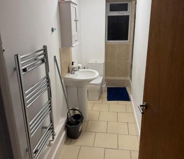 Gosport Apartment | Cosy 2 bedroom modern flat close to transport link