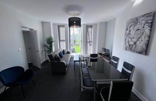 Salford Apartment | Cosy 2-BR Flat near Salford Royal with Parking