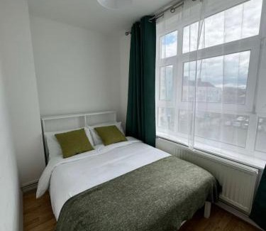 Bromley South Apartment | Cosy 2BR Flat Excellent Location