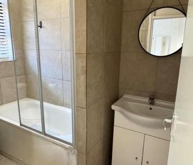 Bromley South Apartment | Cosy 2BR Flat Excellent Location
