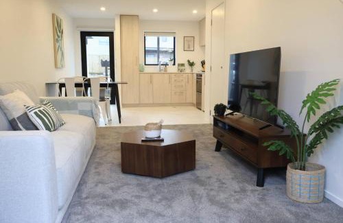 Henderson House | Cosy 2BR House in Awaroa Road