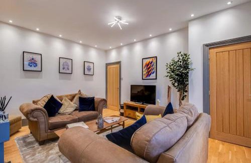 Meltham House | Cosy 3-Bed Country Escape, Family & Pets , Sleeps 5