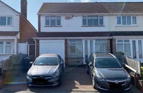 Birmingham Apartment | Cosy 3-Bed Home Near Birmingham City Centre
