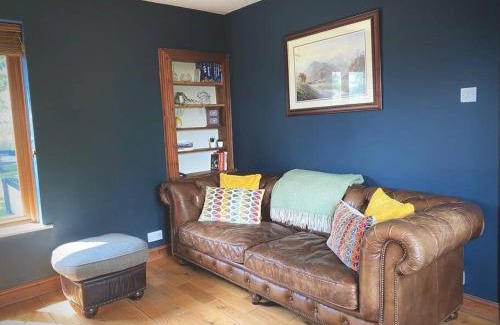 Bradford-on-Avon House | Cosy 3-bedroom home with garden and log burner.