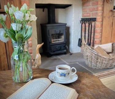 Bradford-on-Avon House | Cosy 3-bedroom home with garden and log burner.