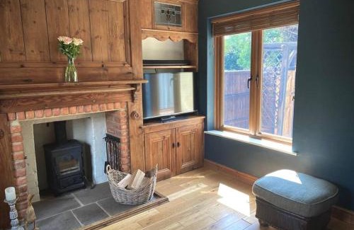 Bradford-on-Avon House | Cosy 3-bedroom home with garden and log burner.