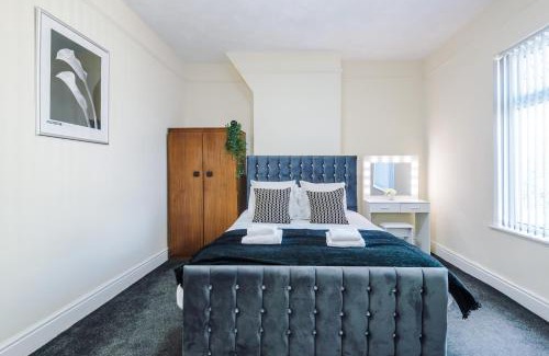 Clayton House | Cosy 3BD Family Home, Near Coop Live & Etihad Stadium, Free Parking