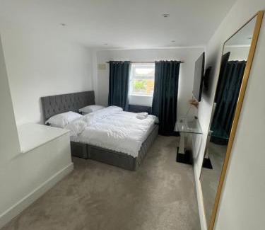 Borehamwood House | Cosy 4 bedroom house in borehamwood