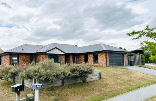 Lake Hayes Apartment | Cosy 4 Bedroom Home