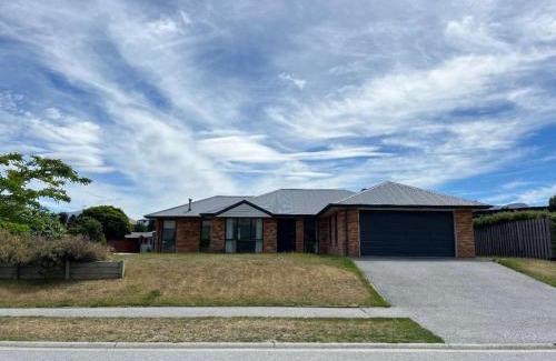 Lake Hayes Apartment | Cosy 4 Bedroom Home