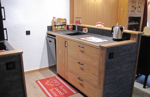 Les Avanchers-Valmorel Apartment | Cosy 4p townhouse apartment with skis in residence les Teppes