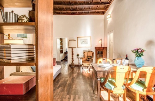 Rione XIV Borgo Apartment | Cosy and elegant 2 bedroom apartment restructured and refurbished maintaining the old antic style.