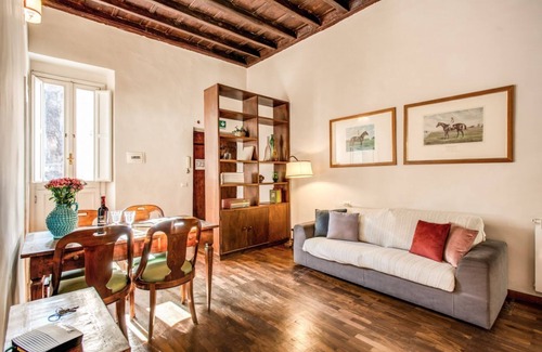 Rione XIV Borgo Apartment | Cosy and elegant 2 bedroom apartment restructured and refurbished maintaining the old antic style.