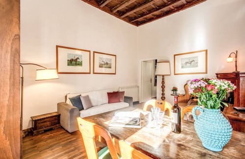 Rione XIV Borgo Apartment | Cosy and elegant 2 bedroom apartment restructured and refurbished maintaining the old antic style.