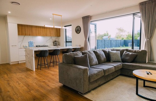 Blenheim House | Cosy and Modern spacious home