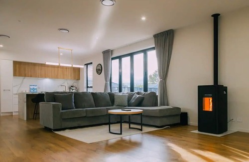 Blenheim House | Cosy and Modern spacious home