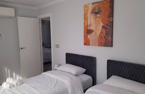 Cabo de las Huertas Apartment | Cosy and spacious apartment at 450 m from the famous beach of Alicante .+ pets