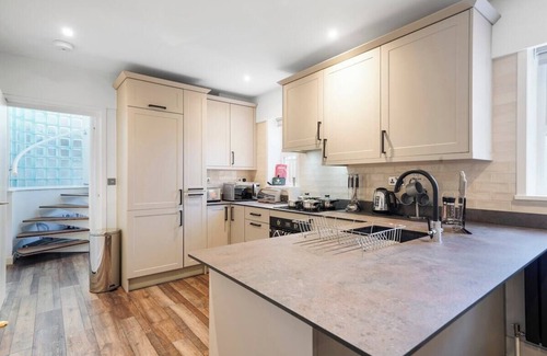 Thamesfield Apartment | Cosy and Stunning Abode in London