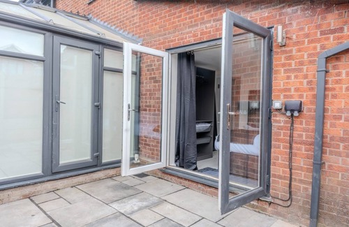 Middleton Apartment | Cosy Annexe With Hot Tub And Outdoor Cinema