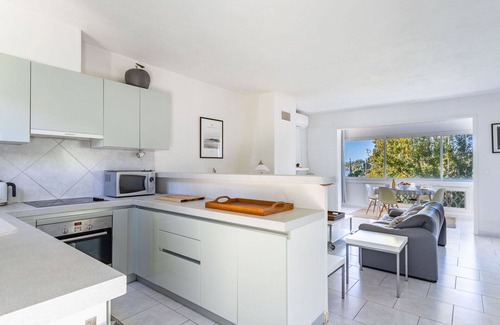 Le Rayol Apartment | Cosy apartment for 4 guests with WIFI, A/C and TV