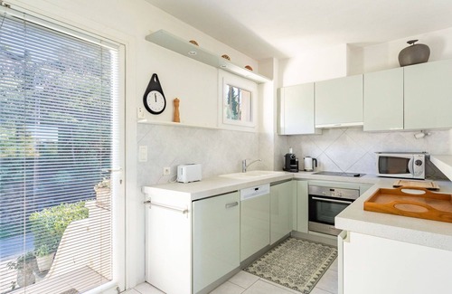 Le Rayol Apartment | Cosy apartment for 4 guests with WIFI, A/C and TV