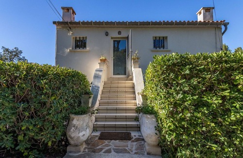 Le Rayol Apartment | Cosy apartment for 4 guests with WIFI, A/C and TV