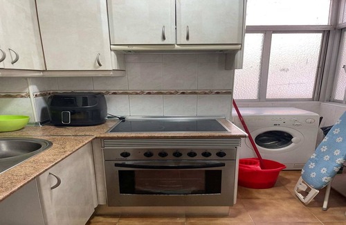 Mairena del Aljarafe Apartment | Cosy apartment with shared balcony