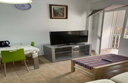 Mairena del Aljarafe Apartment | Cosy apartment with shared balcony