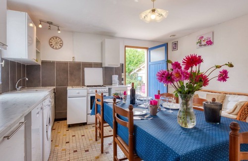 Jau-Dignac-et-Loirac House | Cosy apartment in villa for 5 people with WIFI, TV and parking