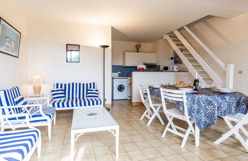 Saint-Palais-sur-Mer Apartment | Cosy apartment for 5 people with WIFI, TV, balcony and parking