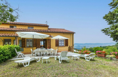 Castellina Marittima Apartment | Cosy apartment for 17 people with WIFI, pool, A/C, TV, patio, pets allowed and panoramic view