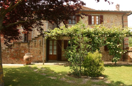 Castiglion Fiorentino Apartment | Cosy apartment for 4 guests with pool, WIFI, TV, pets allowed and parking, close to Cortona