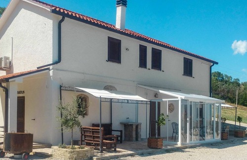 Cologna Spiaggia Villa | Cosy apartment in villa with A/C, pool, hot tub, WIFI, TV, patio, pets allowed and panoramic view
