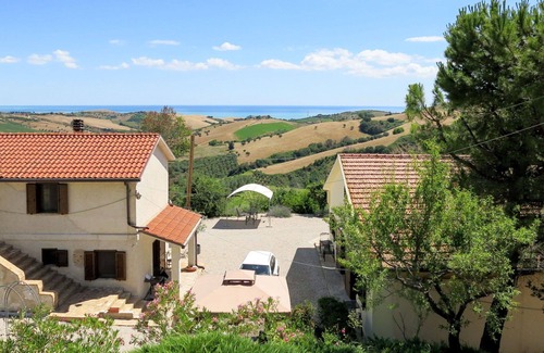 Cologna Spiaggia Villa | Cosy apartment in villa with A/C, pool, hot tub, WIFI, TV, patio, pets allowed and panoramic view