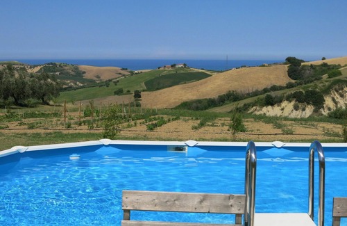 Cologna Spiaggia Villa | Cosy apartment in villa with hot tub, A/C, WIFI, pool, TV, patio, pets allowed and panoramic view