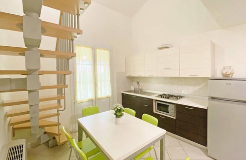 Vada Apartment | Cosy apartment for 6 people with A/C, WIFI, pool, TV, patio and parking