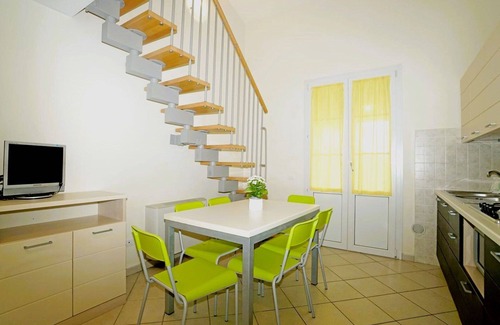 Vada Apartment | Cosy apartment for 6 people with A/C, WIFI, pool, TV, patio and parking