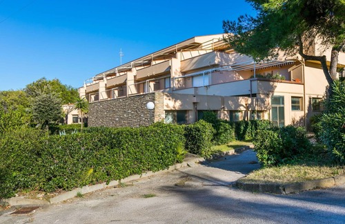 Rosignano Marittimo Apartment | Cosy apartment for 3 people with pool, WIFI, TV, terrace and parking
