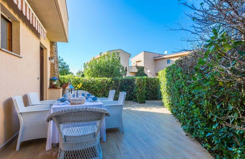 Rosignano Marittimo Apartment | Cosy apartment for 3 people with pool, WIFI, TV, terrace and parking