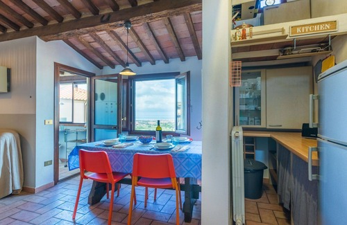 Rosignano Marittimo Apartment | Cosy apartment for 4 people with WIFI, balcony and pets allowed