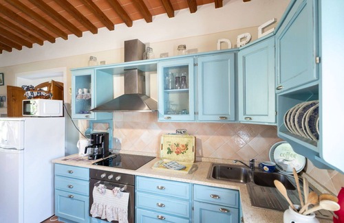 Gaiole in Chianti House | Cosy apartment in villa for 4 people with pool, A/C, WIFI, TV, pets allowed and parking