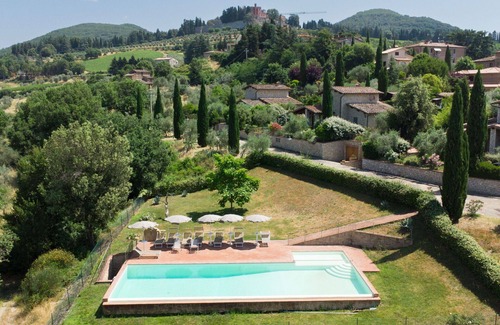 Gaiole in Chianti House | Cosy apartment in villa for 4 people with pool, A/C, WIFI, TV, pets allowed and parking