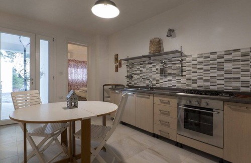 Torre Vado Apartment | Cosy apartment for 4 guests with A/C, TV, patio, pets allowed and parking